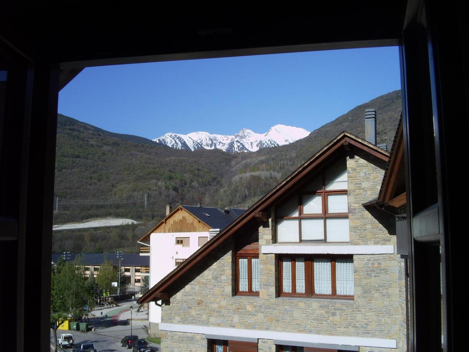 Apartaments Pirinenc เอสเตร์รี ดาเนว ภายนอก รูปภาพ